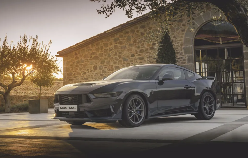 Ford Mustang dark horse