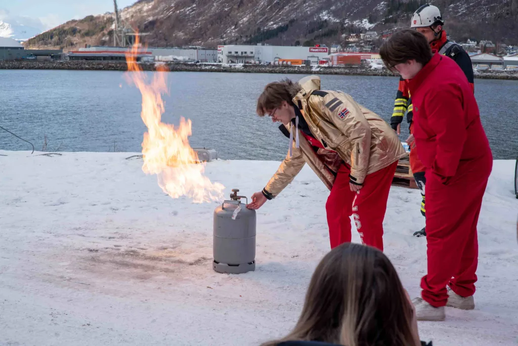 Brannøvelse på russebiltreffet 2024 hos Sommerseth